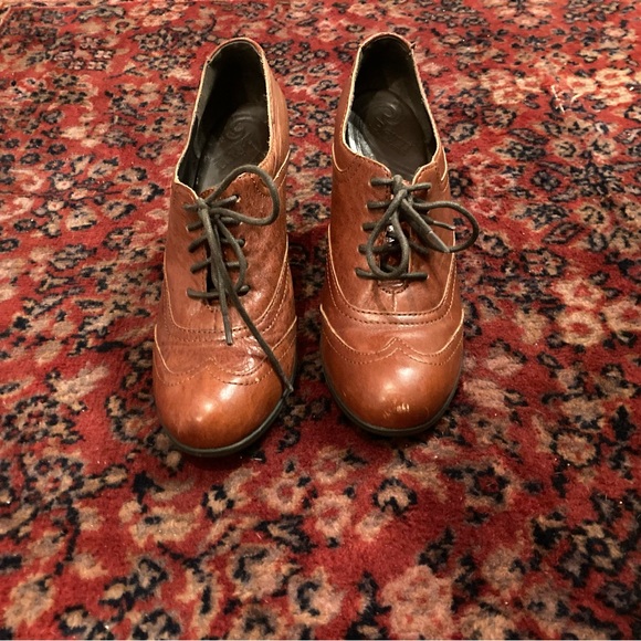 Børn Oxford Heels, Dark Caramel, Women's 10 - Picture 2 of 4
